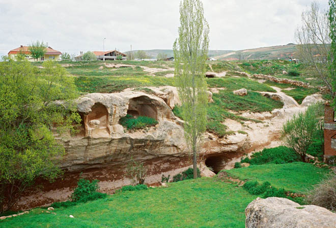 Ozkonak: a ravine near the underground settlement