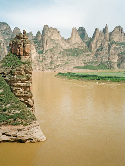 the "Five Monks" rock over Huanghe