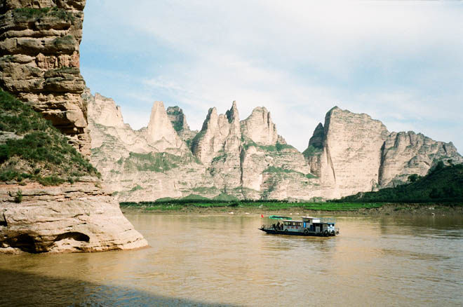 Yellow River near Bingling Si grottoes