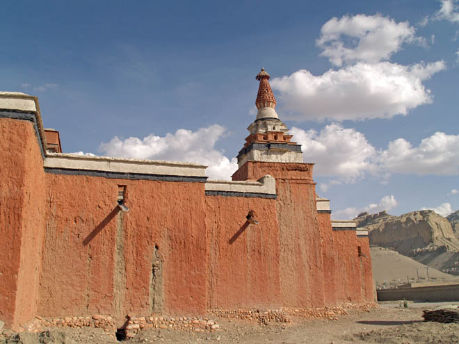 the main temple of Tholing monastery