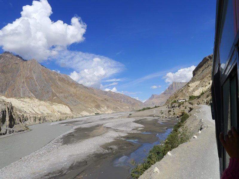 road up the Spiti valley