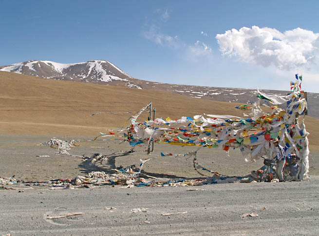 Mayun-la pass -- the highest point of Lhasa-Darchen road