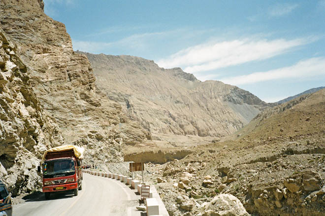 Karakorum hwy in Ghezdarya gorge