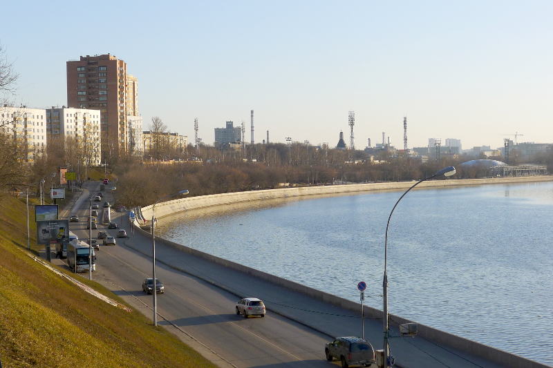 the Simonovskaya Naberezhnaya embankment