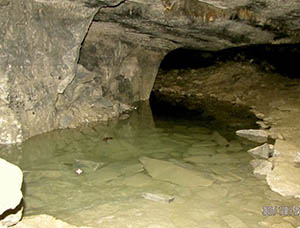 подземное озеро в Бяках
