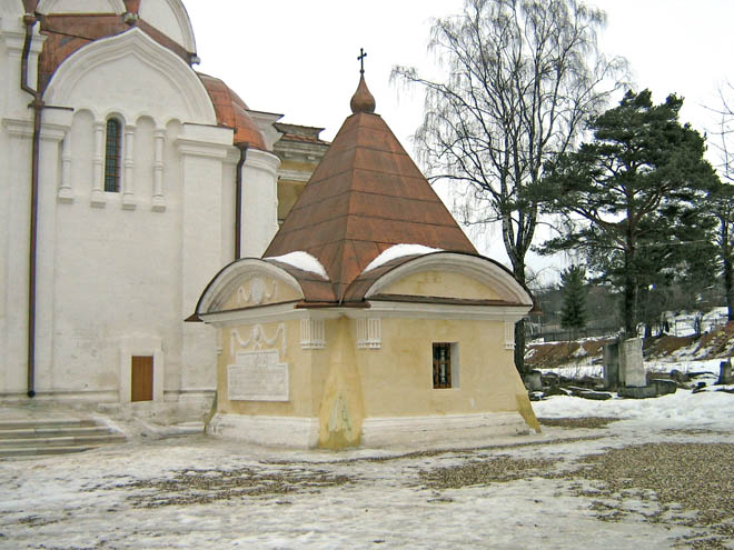 a nobleman's tomb in Staritza monastery