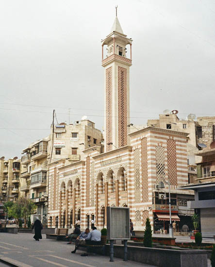 a modern moscue in Aleppo's buiseness area
