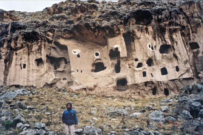caves in cliffs above Guzeloz village