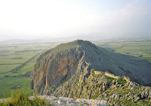 walls on the top of Anavarza ridge