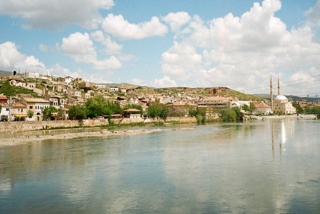 houses of Avanos over Kizilirmak river