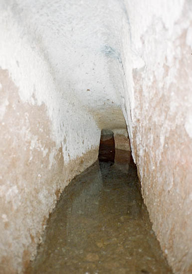 a tunnel in Ayazma monastery: no-way-further