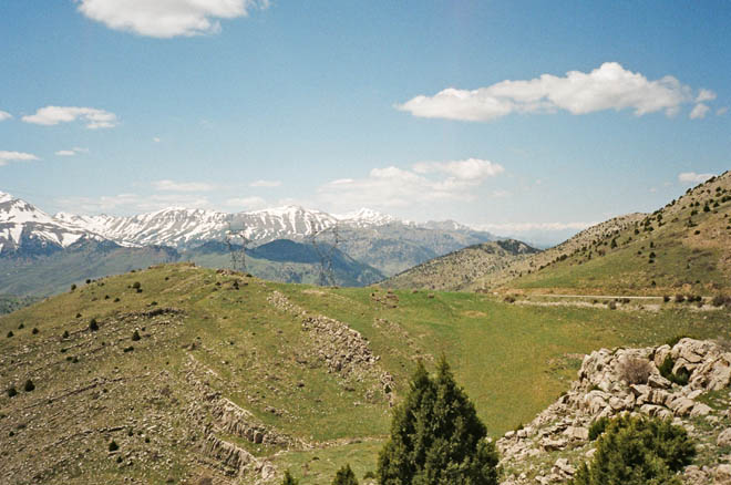 road over the Gezbeli pass